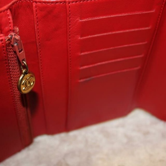 💖20% OFF💖AUTH Chanel Caviar Red Clutch Wallet - Picture 3 of 8